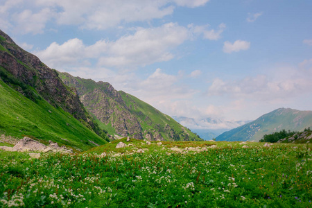 穿越阿基索山的迷人旅程图片