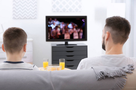 电脑看电视图片