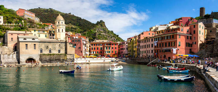 观 Vernazza 房子与蓝色的大海，五渔村国家公园