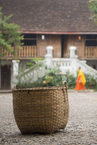 一篮子在扫管笏在琅勃拉邦城镇