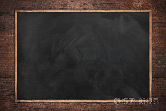 与旧的老式木制框架,黑板概念空粉笔板纹理