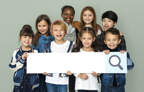 多样性儿童举行搜索栏线图片