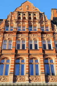 英国，伦敦 红砖的维多利亚式楼房外墙在威斯敏斯特自治市镇