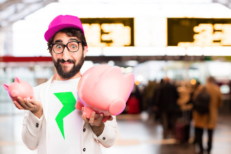 存钱罐的年轻疯狂商人照片