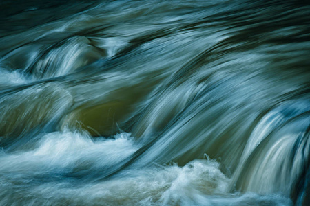 优雅的河流动的河流图片