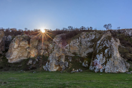 在罗马尼亚 Dobrogea 三峡日出