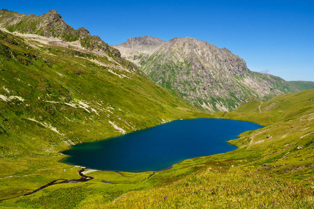 西方高加索山区的高山湖泊