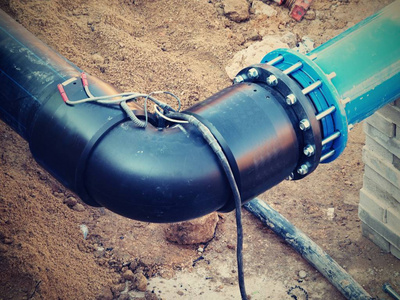 焊接的塑料管材,螺钉连接照片