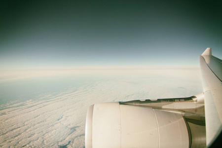 飞机和地平线