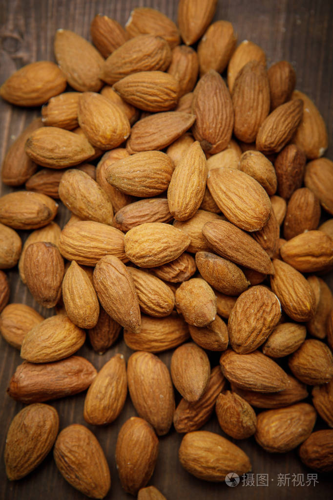 杏仁黑仿古木制背景