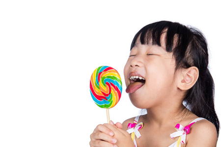 吃糖的小女孩图片