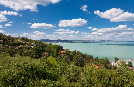 蒂豪尼，匈牙利的巴拉顿湖海滩的视图