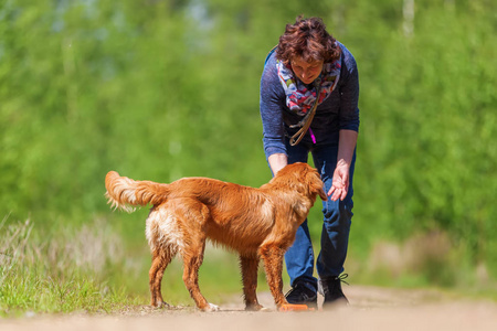 女人玩收费猎犬新斯科舍省鸭