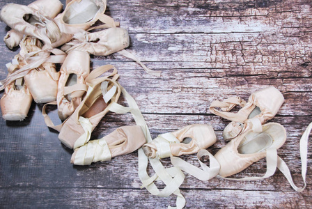 古典舞旧芭蕾舞鞋照片