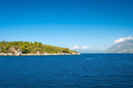 地中海的景观。山和土耳其海