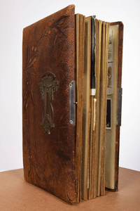 翻看旧相册图片