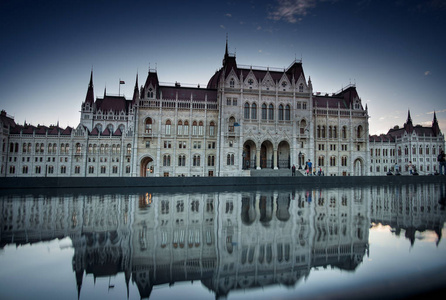 布达佩斯，匈牙利反射的议会