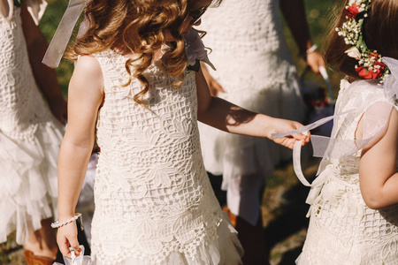 伴娘穿的新娘图片