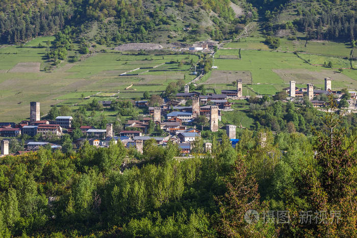 斯瓦涅季地区 G 高加索山脉的梅斯村庄的塔