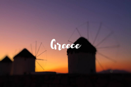 希腊在日落时在米科诺斯岛