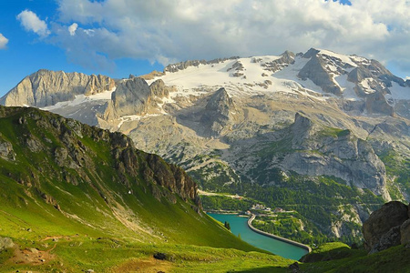 多洛米蒂山夏日风景