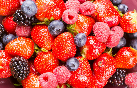 类维生素混合莓类水果照片