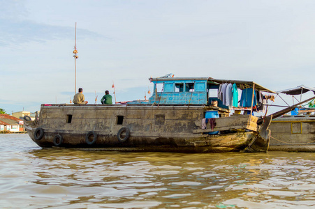 在湄公河上的 Flooting 市场