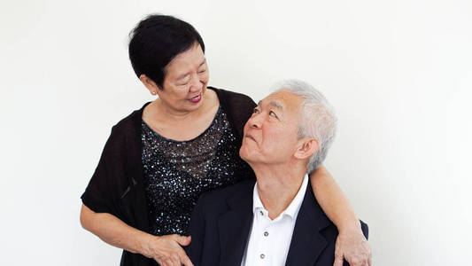 快乐的亚洲高级夫妇，家族企业所有者合作伙伴肖像一起