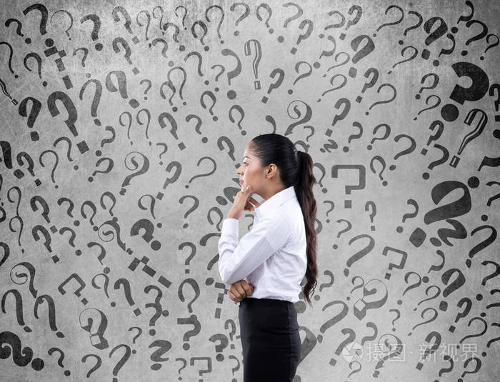困惑的女商人寻找解决方案