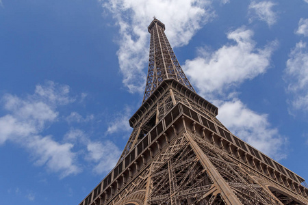 在巴黎埃菲尔铁塔上查看图片