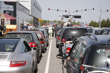 在路上的车图片大全