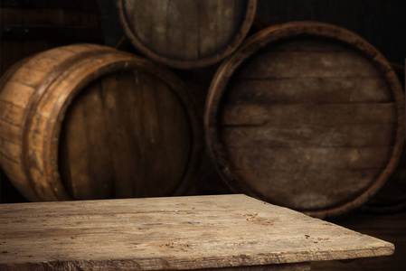 木制圆形橡木桶图片