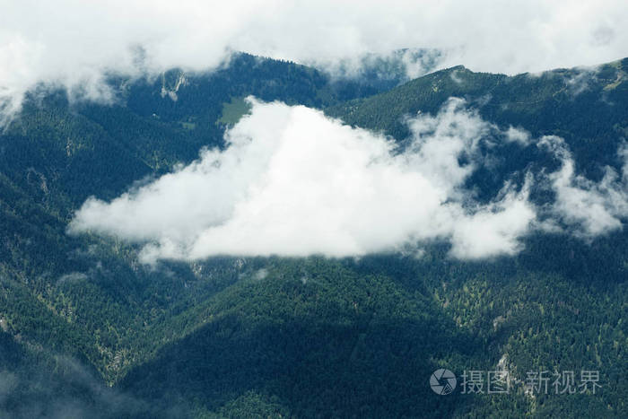 孤独的云上方山