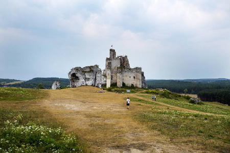 在米罗，波兰中世纪防御工事城堡的废墟