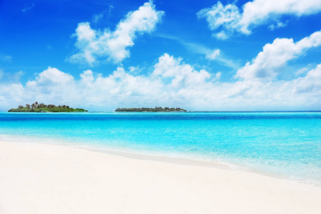 美丽风景秀丽的海滩图片