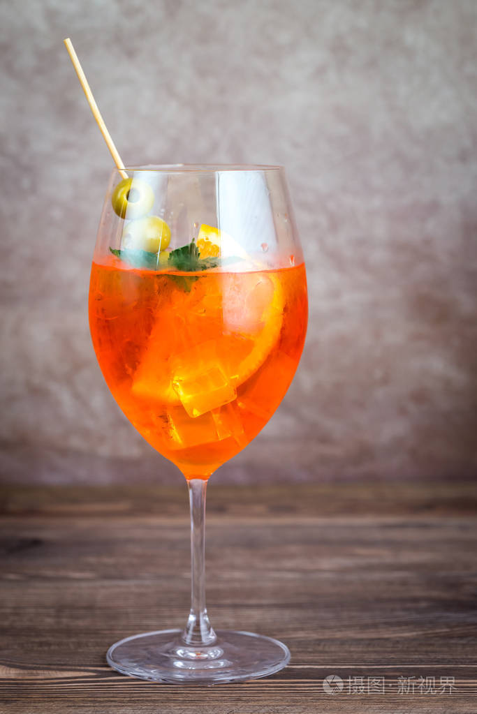 glassaperolspritz鸡尾酒