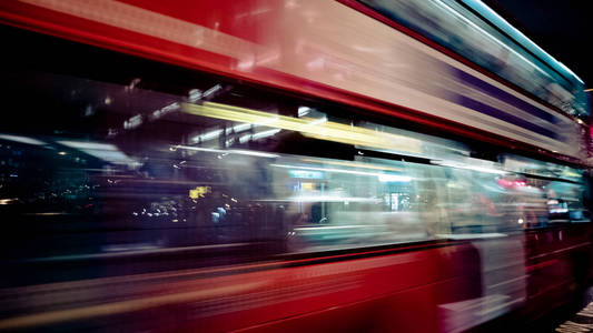 伦敦公共汽车运动模糊图片