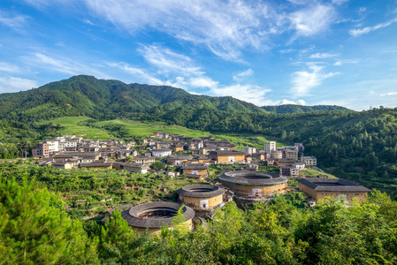 初溪土楼群集在中国福建的鸟瞰图