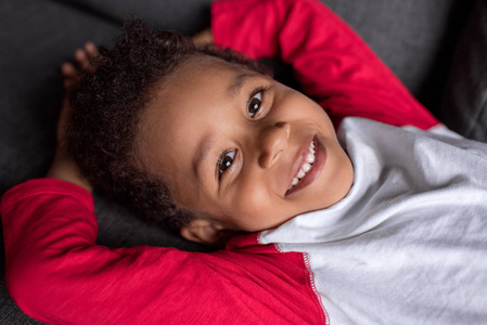 轻松的微笑图片-轻松的微笑素材-轻松的微笑插画-摄图新视界