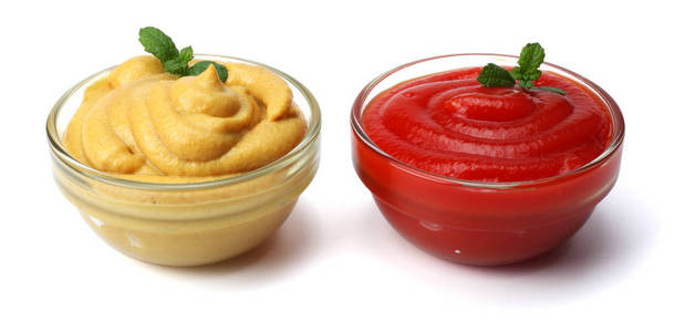 玻璃碗里的番茄酱和芥末酱.孤立对白色照片