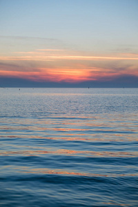 夏日风景美丽的青铜日落海