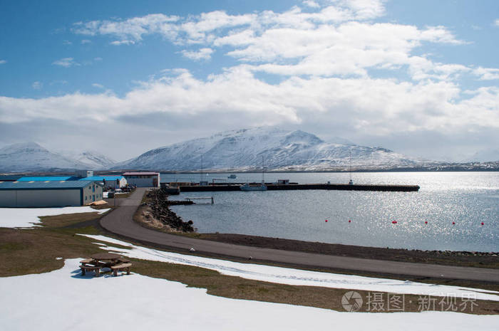 春天在赫里斯岛冰岛