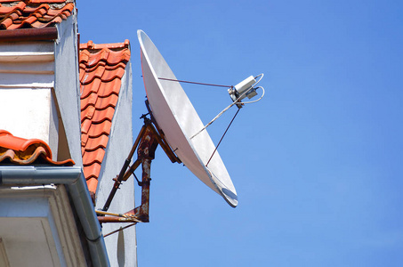 数字电视地面数字电视天线,在一片蓝天照片