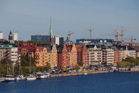 斯德哥尔摩，瑞典2016 年 9 月 20 日 景区夏天空中查看旧镇 市政厅和船中央路堤