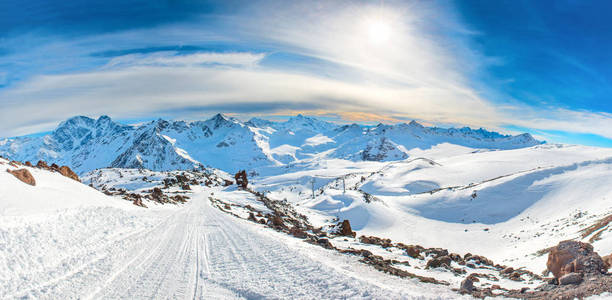 山脉雪冬峰