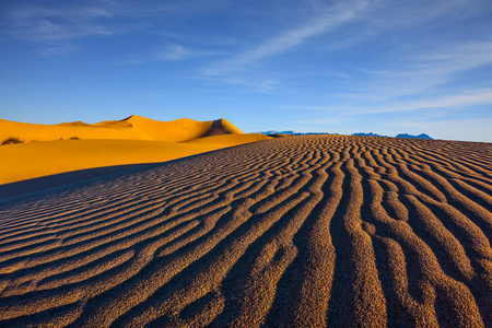 流动沙丘沙波澜照片