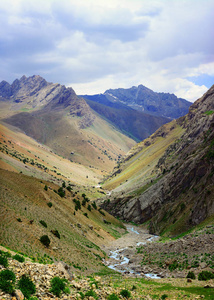 在塔吉克斯坦风扇高山美丽的风景