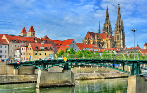 Eiserne Brucke，横跨多瑙河在德国雷根斯堡，一座桥