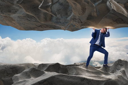 支持在压力下的石头的商人照片