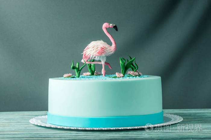 漂亮的蛋糕 装饰着粉红色的火烈鸟在池塘里图 甜点的原始设计概念照片 正版商用图片0ua3pi 摄图新视界